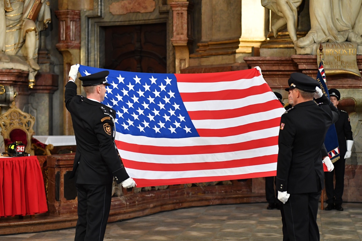 14 Uctění památky amerických hasičů