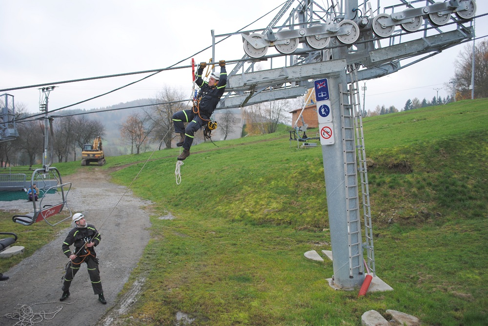 15 Cvičení lezecké skupiny HZS JčK ÚO Tábor, Monínec - 12. 11. 2014 (14).JPG