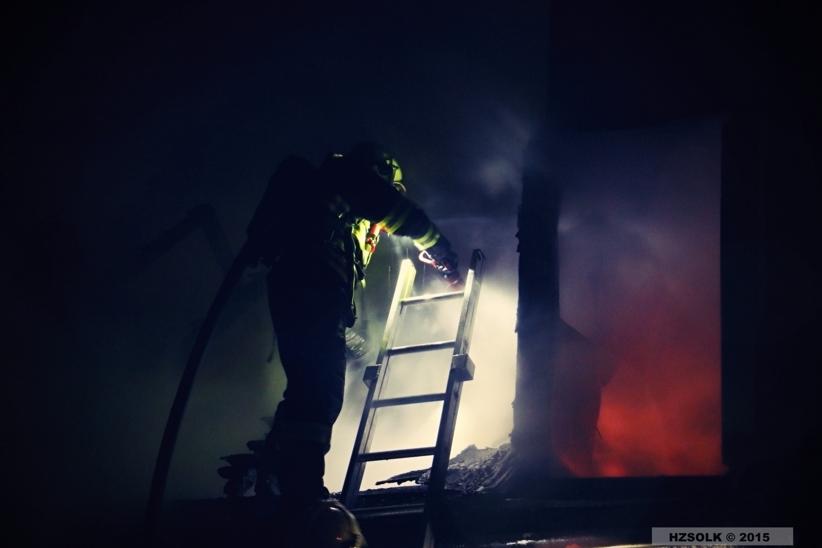15 P_NB_11-1-2015 Požár budovy a garáží Střížov, Drahanovice (4).JPG
