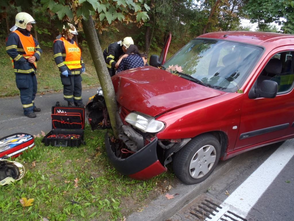 15.8.2016 (PM 19.17) DN OA x Strom Plzeň, Plaská.JPG