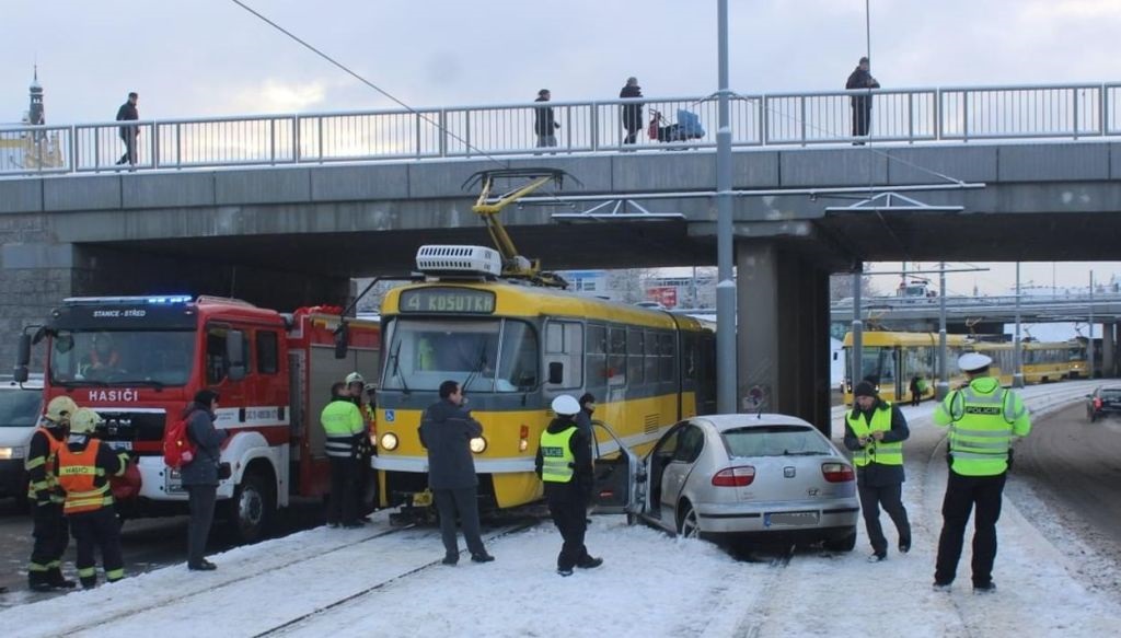 16.1.2017 (PM 8.57) DN OA x TRAM Plzeň, Karlovarská.jpg