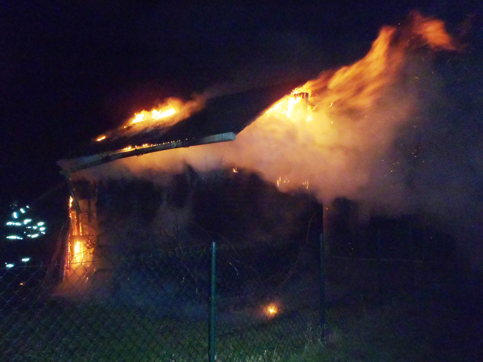 16.2.2015 požár chaty Skvrňany.JPG