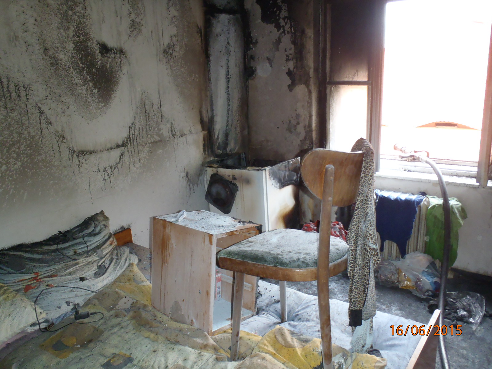 16.6.2015 požár v ubytovně Malesice.JPG