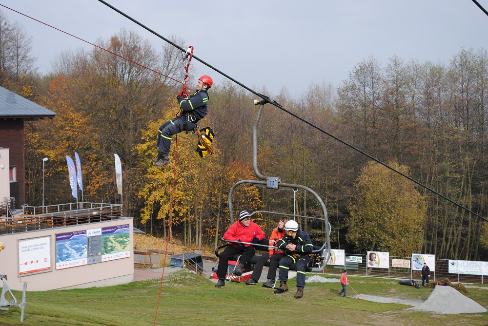 17 Cvičení lezecké skupiny HZS JčK ÚO Tábor, Monínec - 12. 11. 2014 (16).JPG