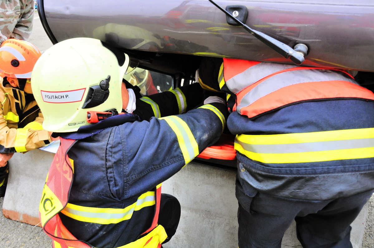 18 4-9-2013 Soutěž ve vyprošťování zraněných osob z havarovaných vozidel - Přerov (18).JPG