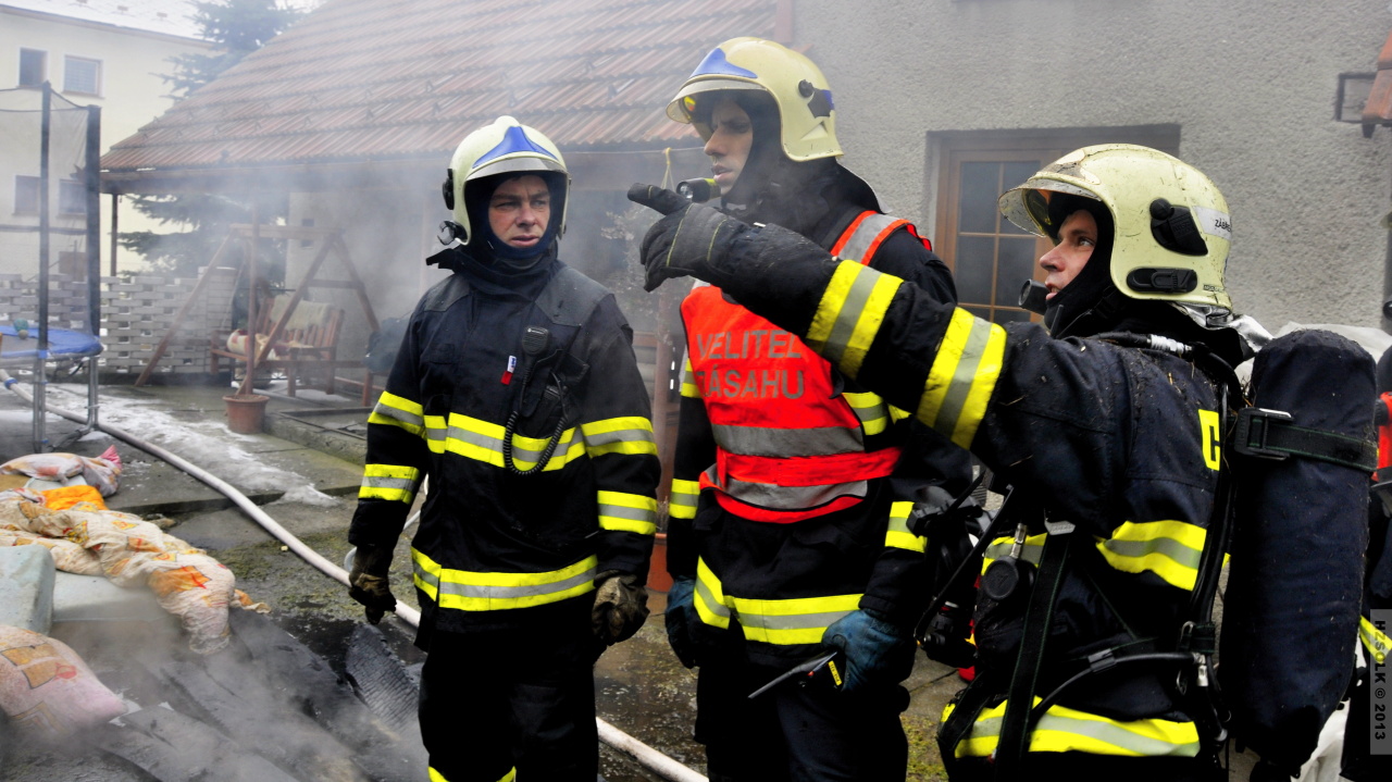 19 11-2-2013 Požár 2 RD - Líšnice - Šumpersko (26).JPG