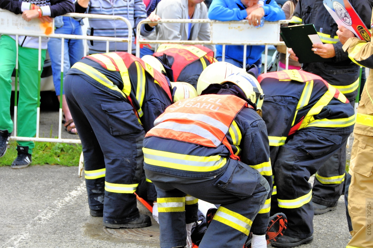 19 4-9-2013 Soutěž ve vyprošťování zraněných osob z havarovaných vozidel - Přerov (19).JPG
