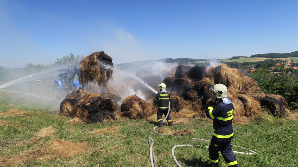 19.6.2017 (KT ) požár balíků Švihov 2.jpg