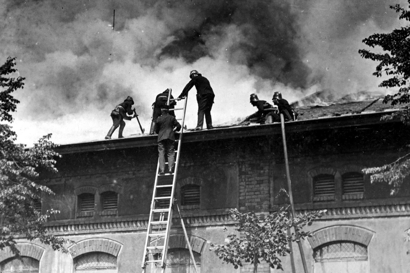 1929_36_005 Poß†r p°ce uskladnona v budovo HoleÁovickžch jatek v roce 1929 a.jpg