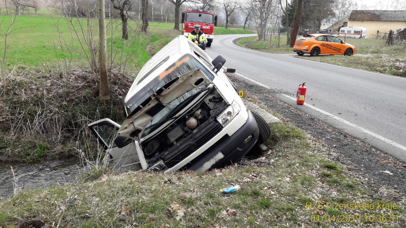 1_4_2019 DN 1 dodávka v potoce Kout na Šumavě (1).jpg