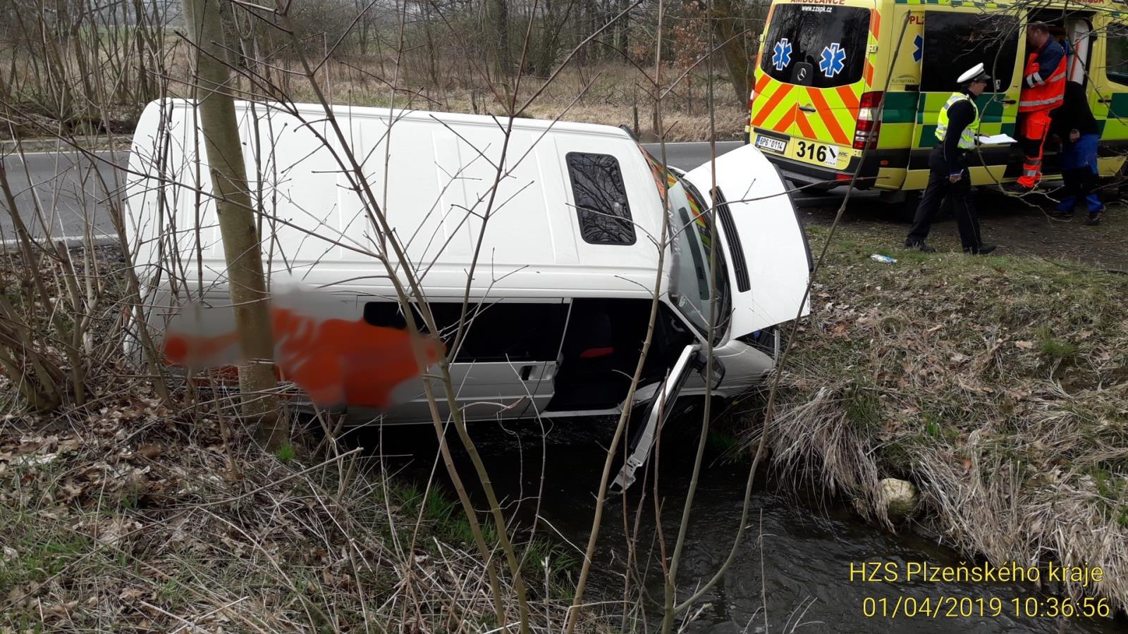 1_4_2019 DN 1 dodávka v potoce Kout na Šumavě (2).jpg