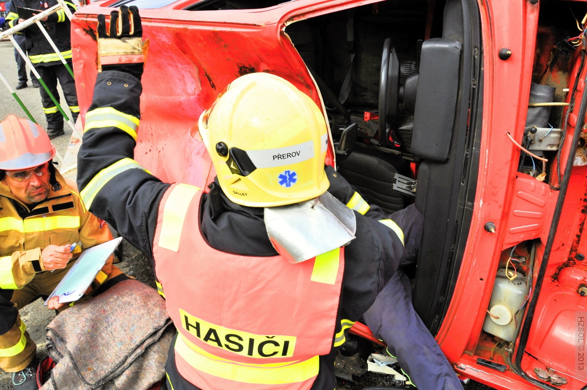 2 4-9-2013 Soutěž ve vyprošťování zraněných osob z havarovaných vozidel - Přerov (36).JPG