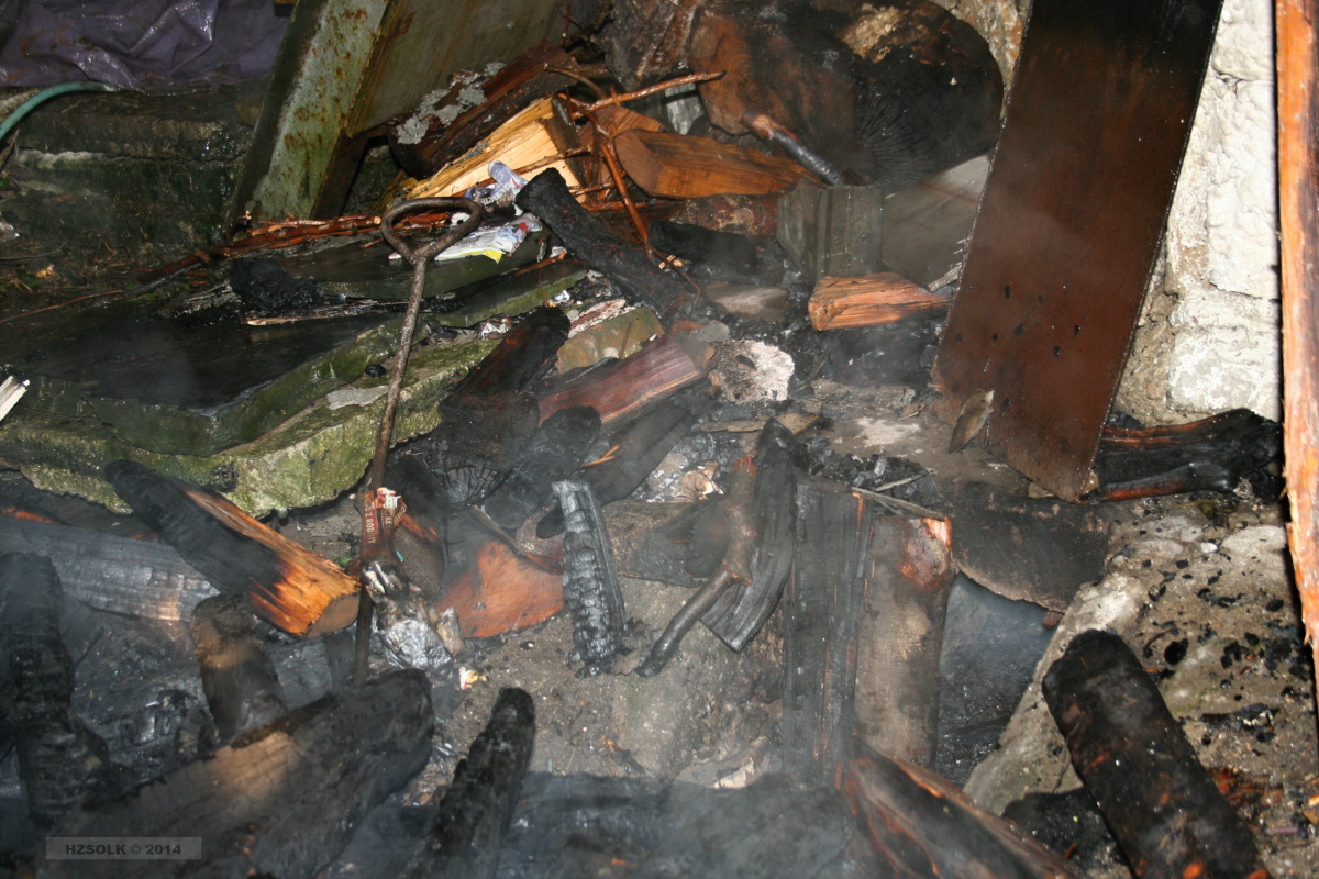 2 5-2-2014 Požár udírna a část garáže Velká Bystřice (2).JPG