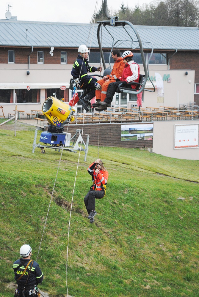 2 Cvičení lezecké skupiny HZS JčK ÚO Tábor, Monínec - 12. 11. 2014 (1).JPG
