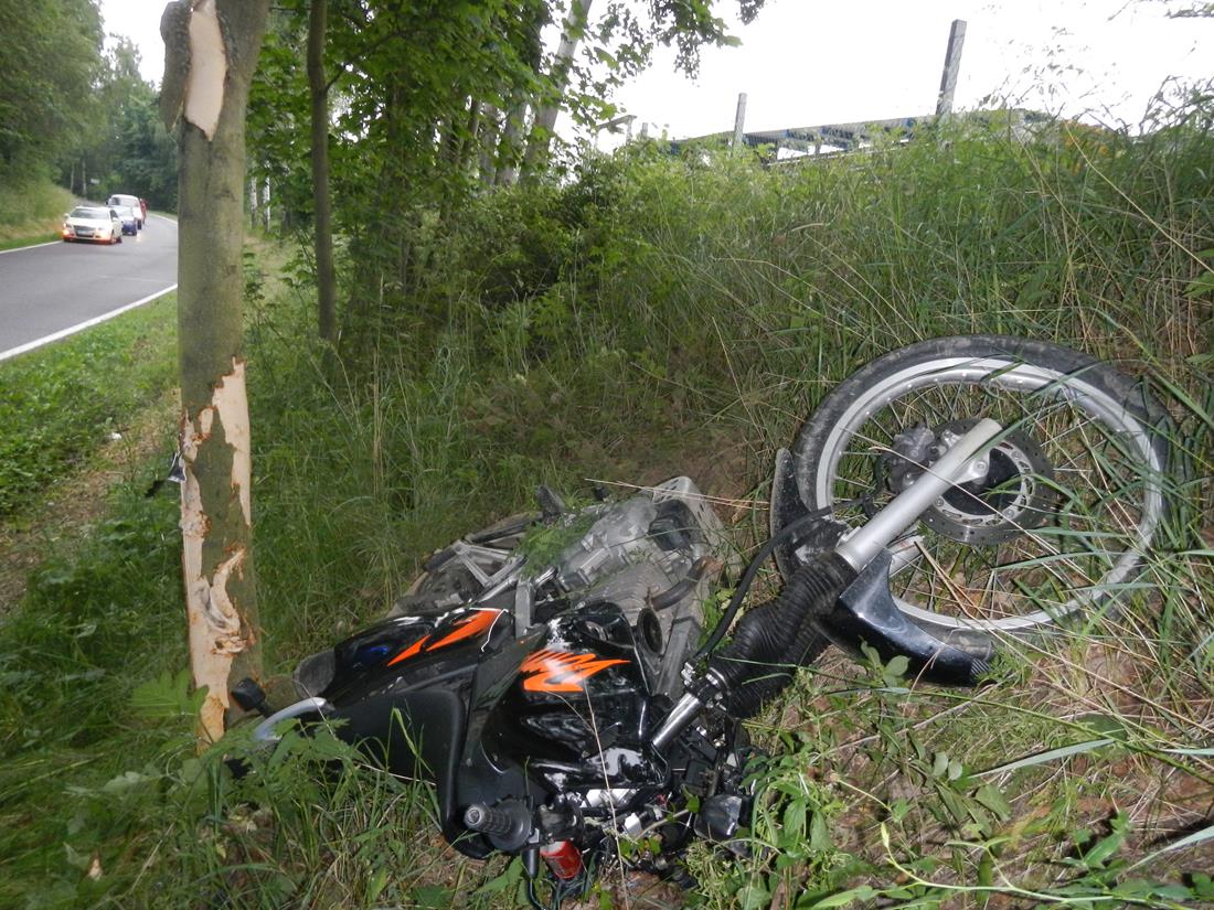 2 Dopraví nehoda motorka, Velký Pěčín - 20. 6. 2015 (2).JPG