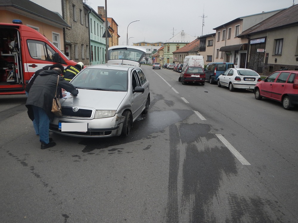 2 Dopravní nehoda 2 OA, Dobrovodská ul, ČB - 27. 11. 2014 (4).jpg