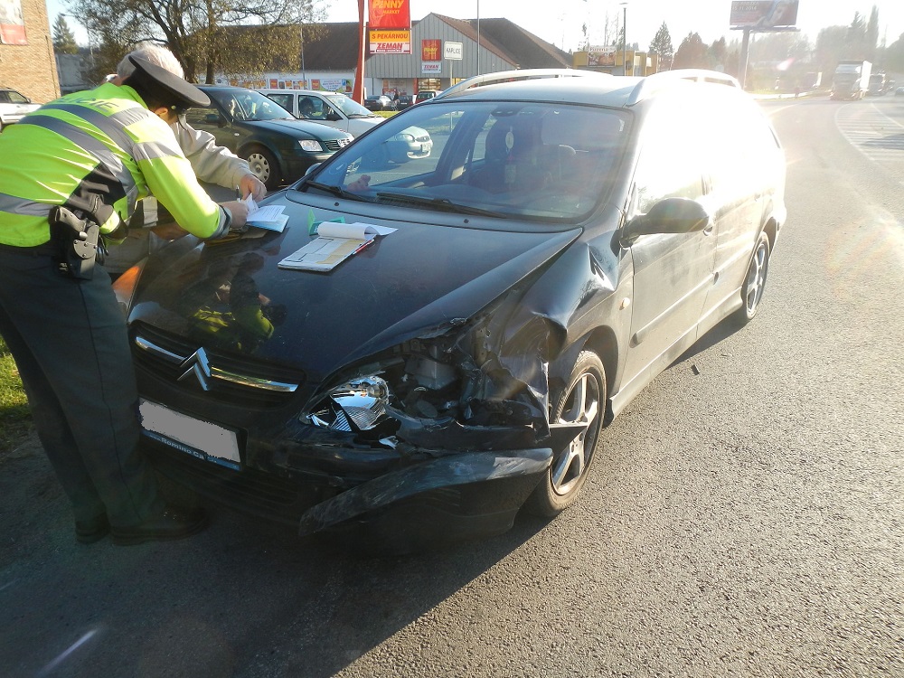 2 Dopravní nehoda 2 OA, Kaplice - 3. 11. 2014 (1).jpg