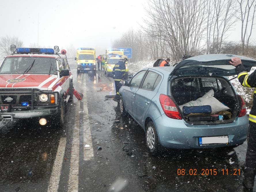 2 Dopravní nehoda 2 OA, Kbelnice - 8. 2. 2015 (2).JPG