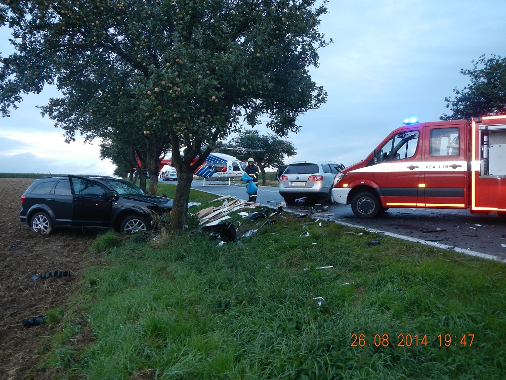 2 Dopravní nehoda 2 OA, Kladruby - 26. 8. 2014 (2).jpg
