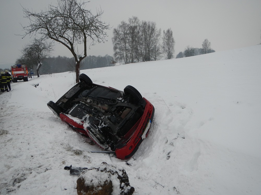 2 Dopravní nehoda OA, Horní Pěna - 7. 1. 2015 (3).jpg