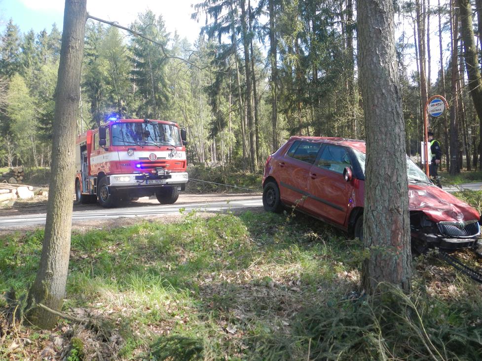 2 Dopravní nehoda OA, Hvožďany - 20. 4. 2016 (3).JPG