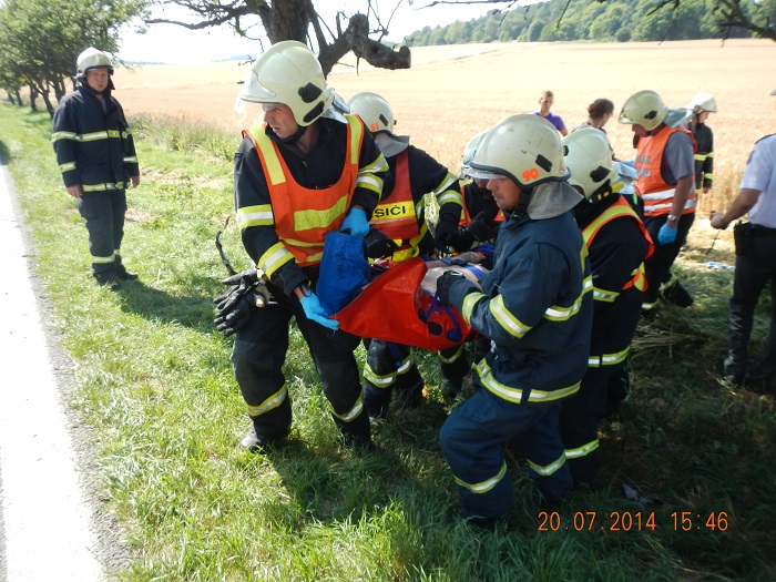 2 Dopravní nehoda OA, Kladruby - 20. 7. 2014 (1).jpg