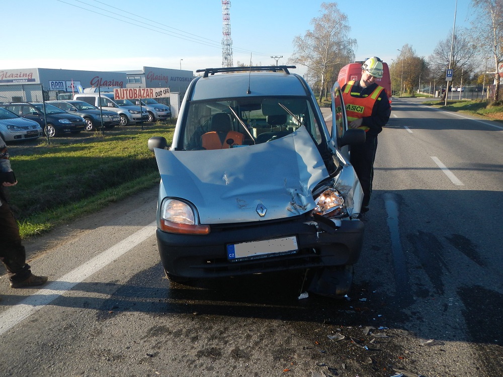 2 Dopravní nehoda OA a NA, České Budějovice - 4. 11. 2014 (1).jpg