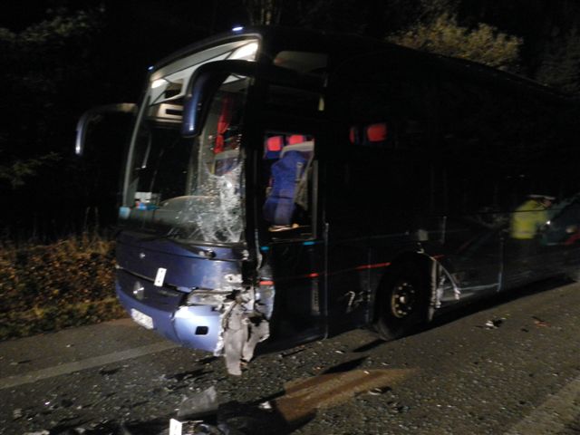 2 Dopravní nehoda OA a bus, Jindřichův Hradec - 31. 10. 2013 (1).jpg