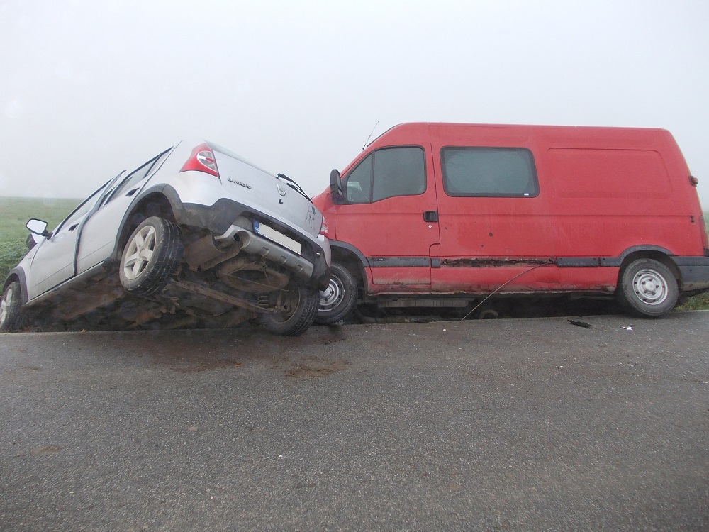 2 Dopravní nehoda OA a dodávka, Lom - 19. 10. 2014 (1).jpg