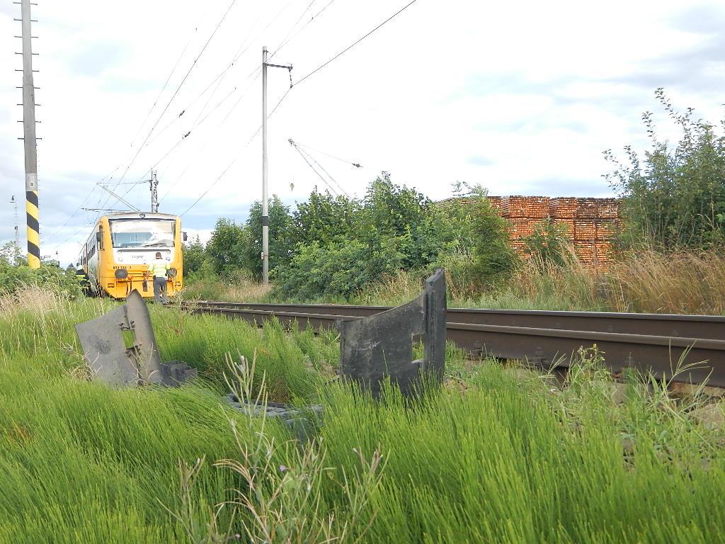 2 Dopravní nehoda OA a vlak, Kardašova Řečice - 27. 7. 2015 (4).jpg