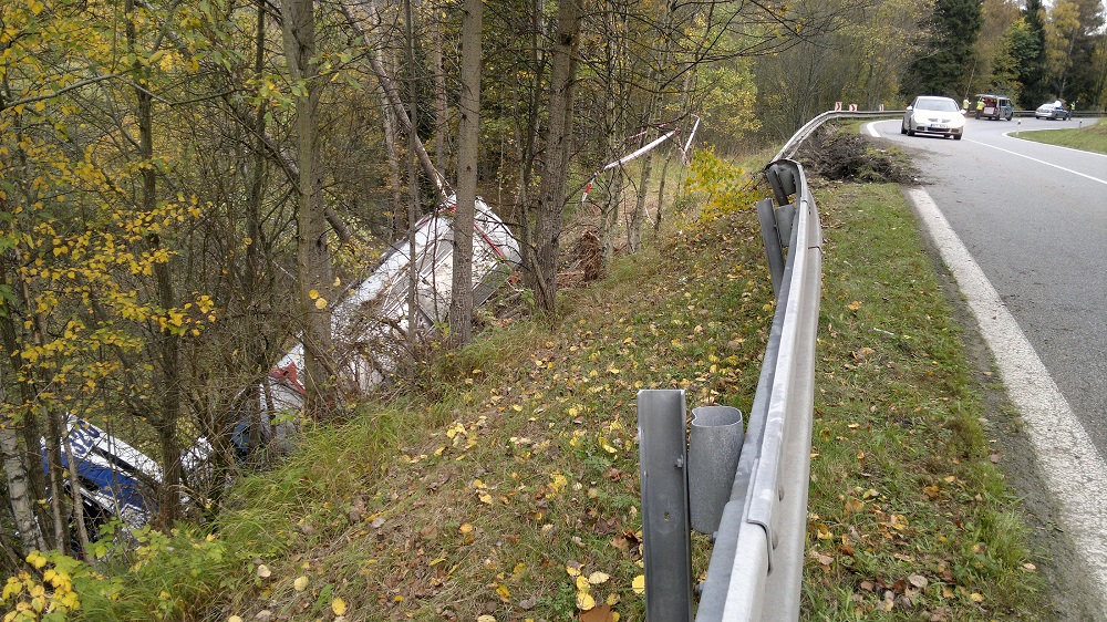 2 Dopravní nehoda kamiónu, Houžná - 13. 10. 2014 (2).jpg