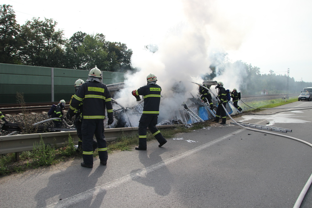 2 Požár autobusu, Planá nad Lužnicí - 10. 9. 2014/Požár autobusu, Planá nad Lužnicí - 10. 9. 2014 (10).JPG