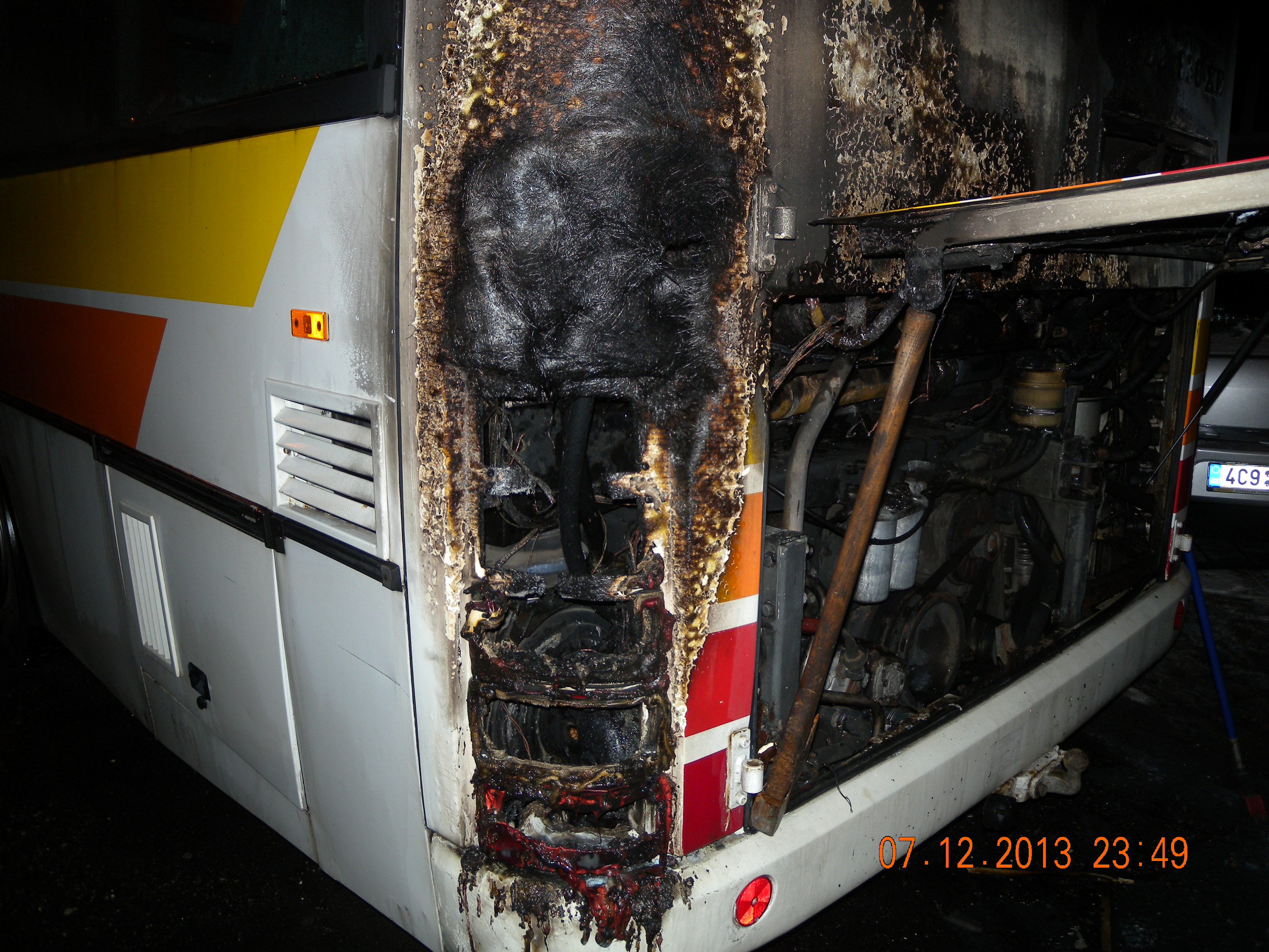 2 Požár autobusu, Sezimovo Ústí - 7. 12. 2013 (1).JPG