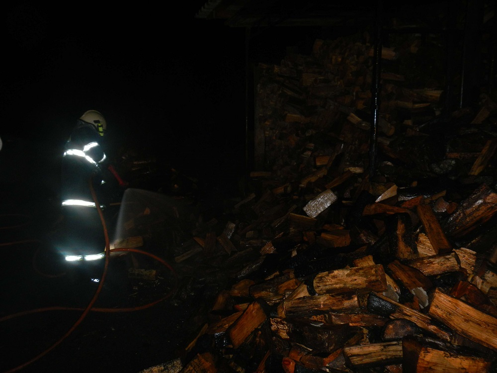 2 Požár dřeva, Srlín - 27. 11. 2014 (4).jpg