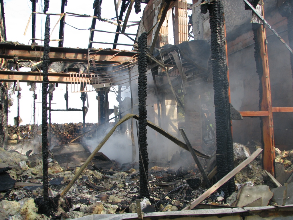 2 Požár rodinného domu, Strunkovice nad Blanicí - 13. 9. 2013 (5).JPG