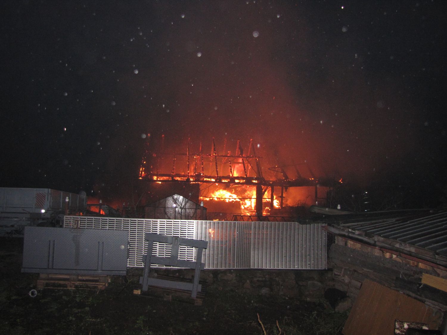 2 Požár stodoly, Leptač - 23. 11. 2013 (2).JPG