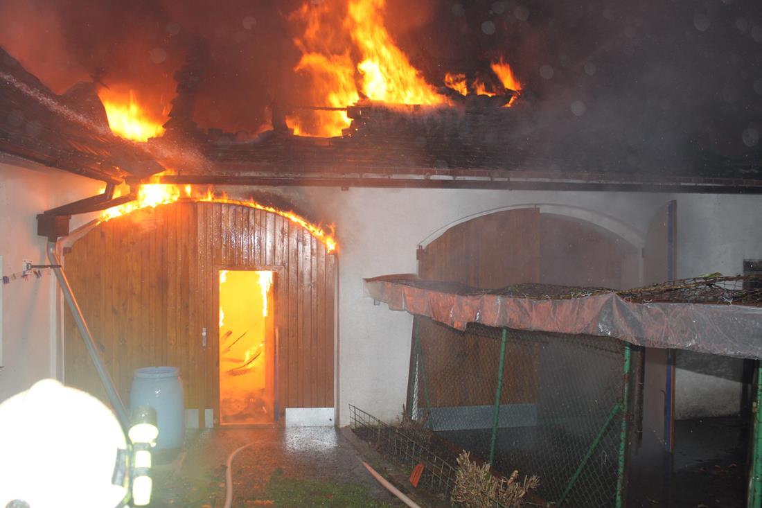 2 Požár střech, Malenice - 24. 10. 2015 (4).JPG