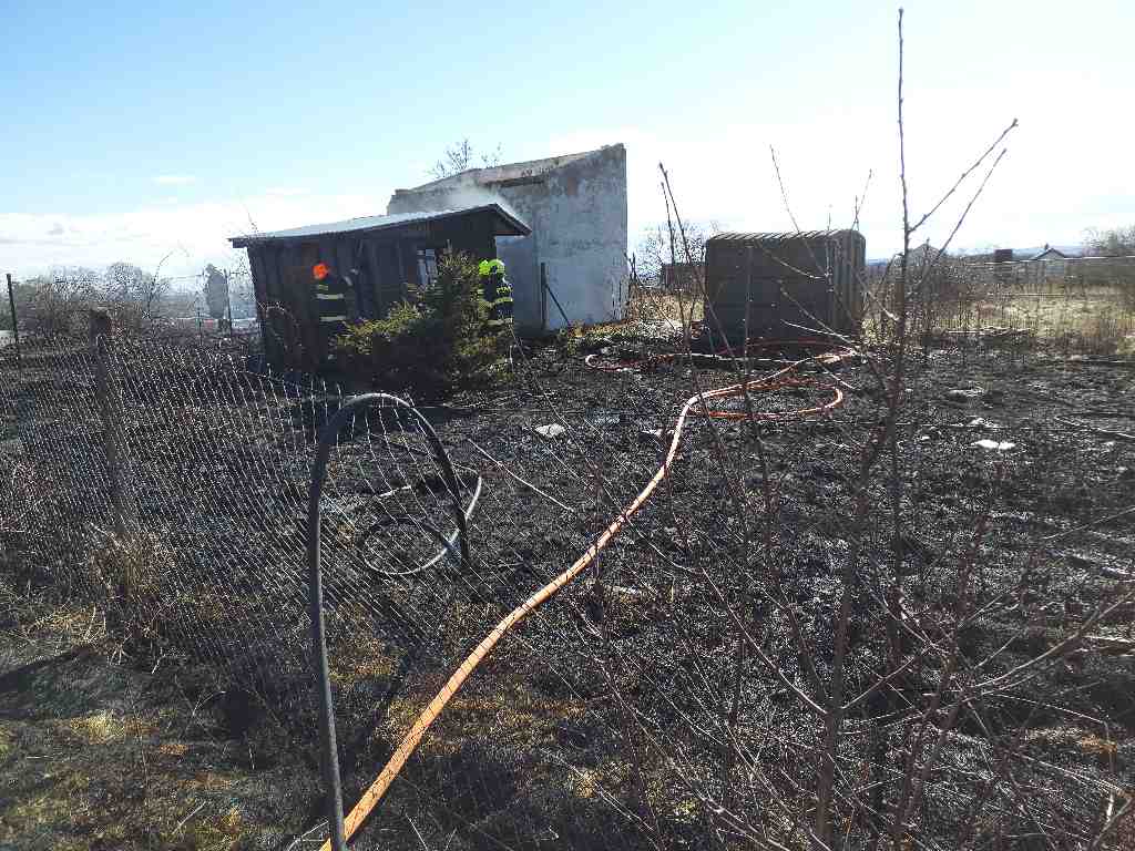 2022-02-25-Požár trávy a přístřešku Tasovice ZN/Požár Tasovice (2).jpg