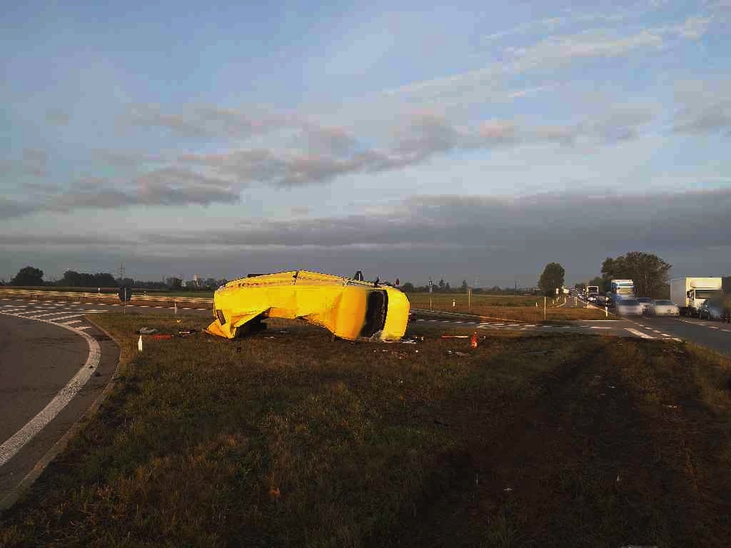 2022-08-24 DN bus x dodávka, Břeclav/dodávka x bus břeclav (2).jpg