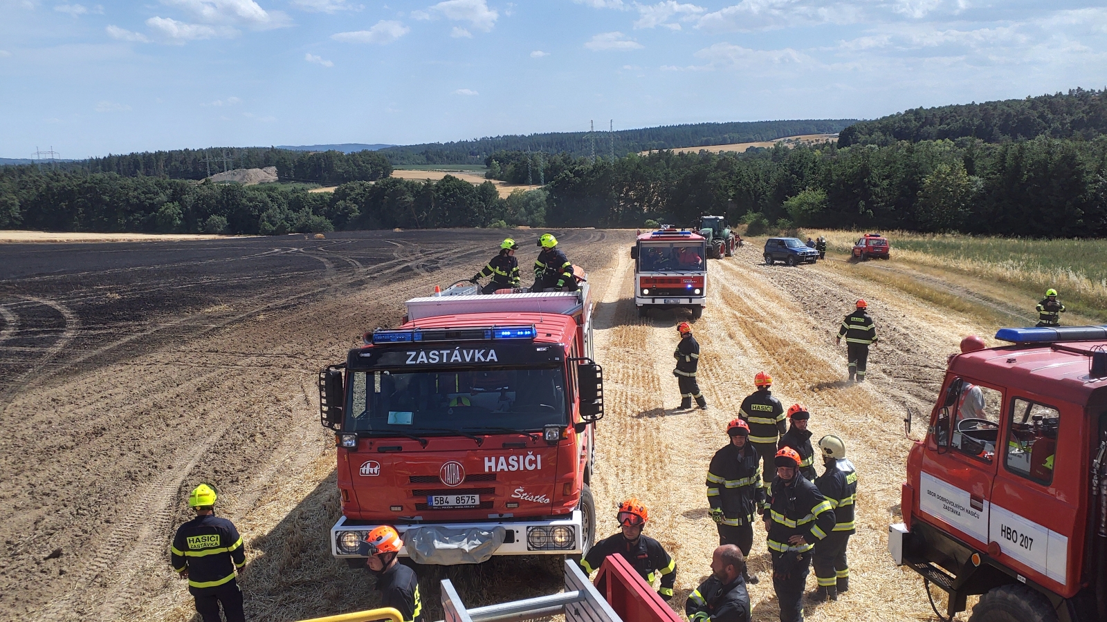 2023-07-23 požár pole Javůrek gina (2).jpg