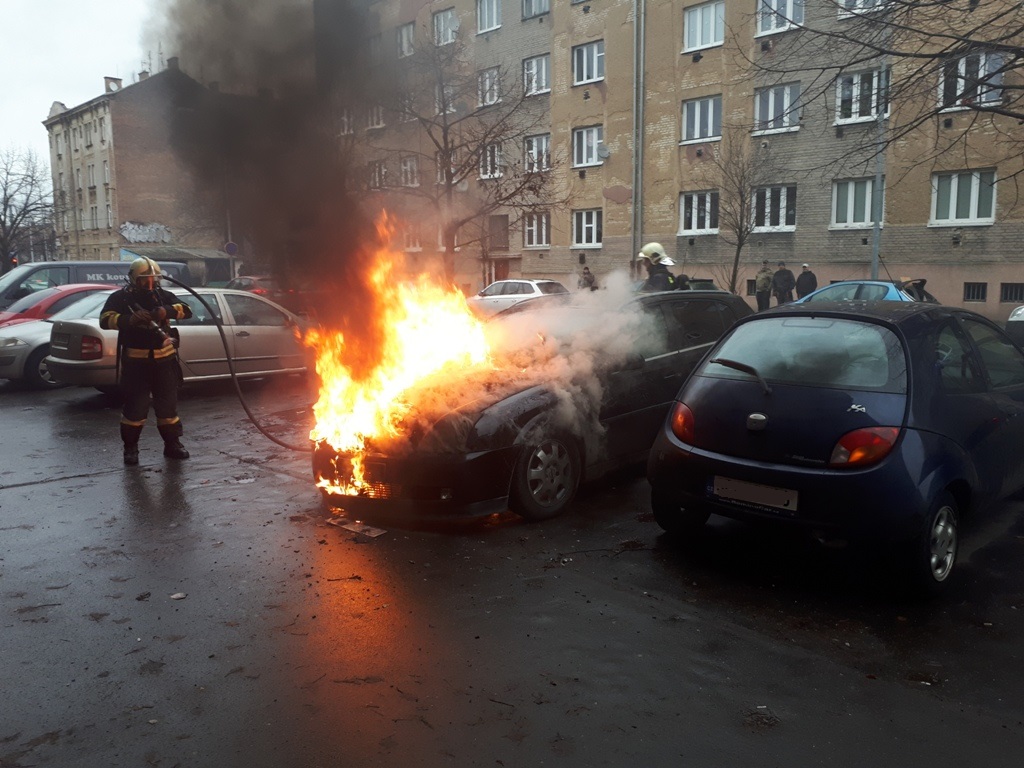 21.12.2017 (PM 11.45) požár OA Plzeň, Korandova (1).jpg