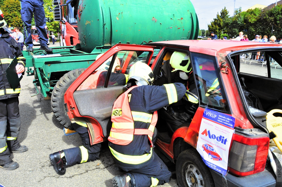 22 4-9-2013 Soutěž ve vyprošťování zraněných osob z havarovaných vozidel - Přerov (22).JPG