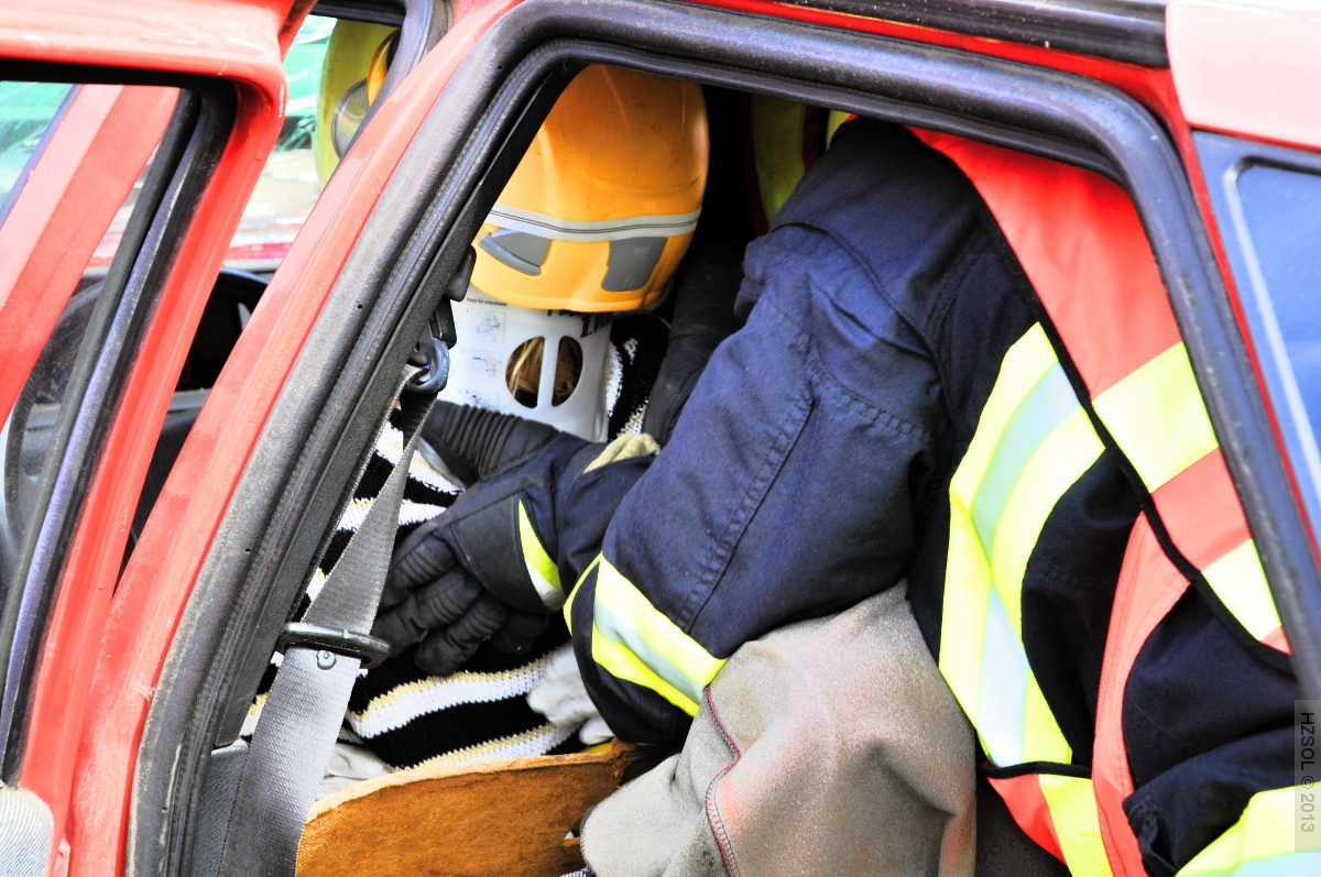 23 4-9-2013 Soutěž ve vyprošťování zraněných osob z havarovaných vozidel - Přerov (23).JPG
