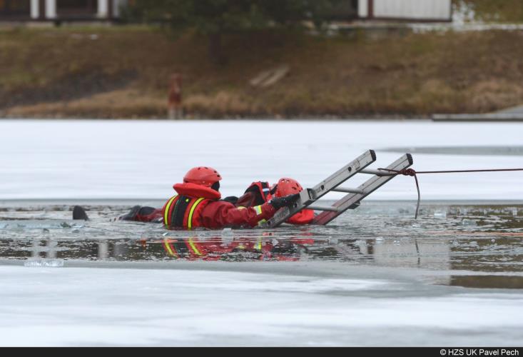 23. Výcvik na ledu Račice veslařský kanál 2015.JPG