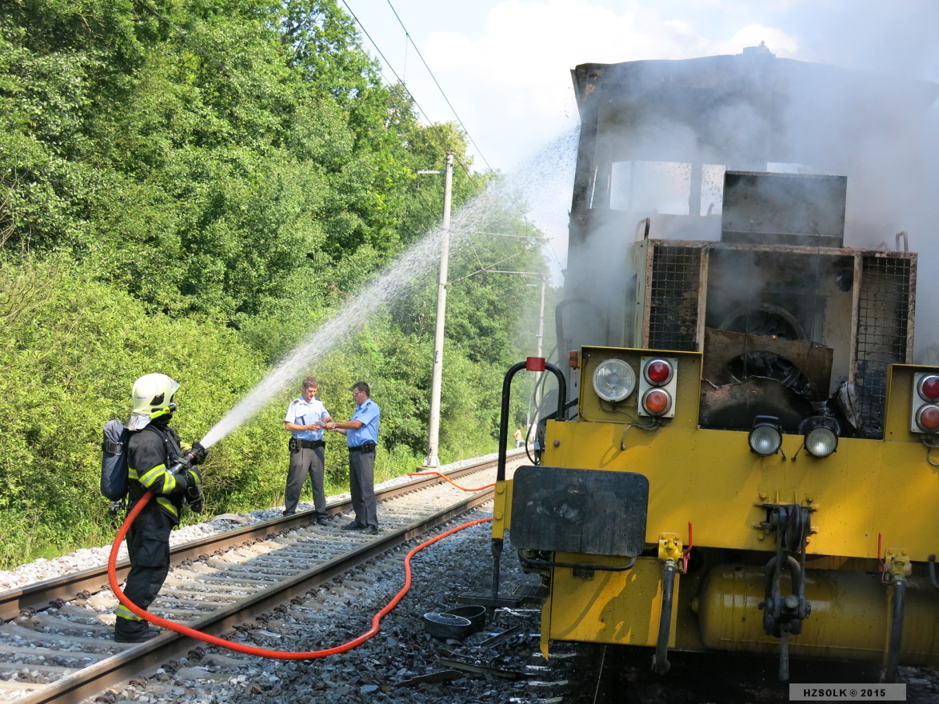 3 1-7-2015 Požár kolejového vozidla - Střeň (11).JPG