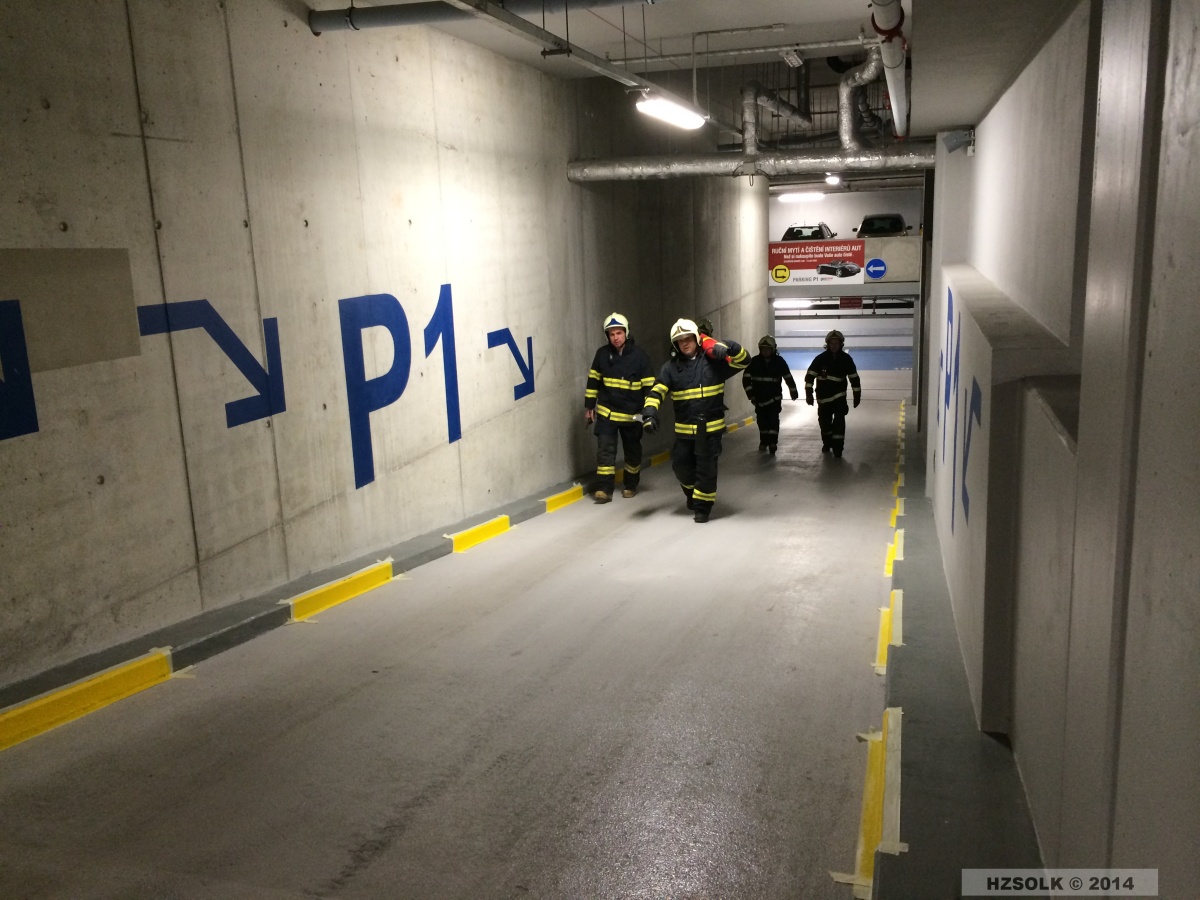 3 9-3-2014 požár OA v podzemním parkovišti v Olomouci (3).JPG