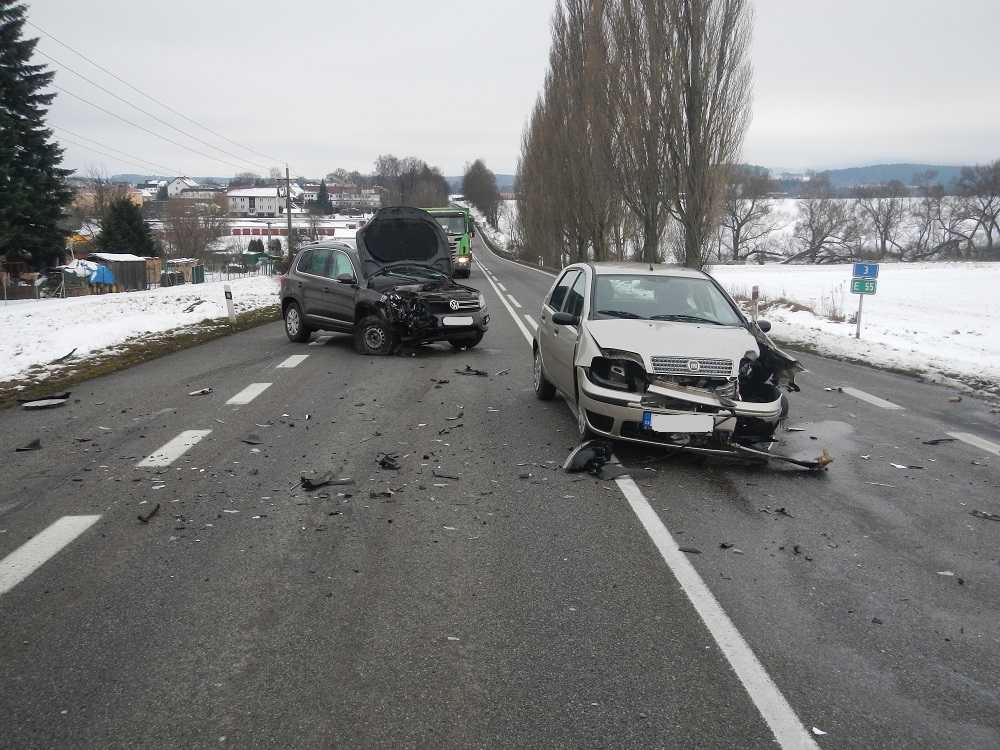 3 Dopravní nehoda 2 OA, Velešín - 6. 1. 2015 (5).JPG