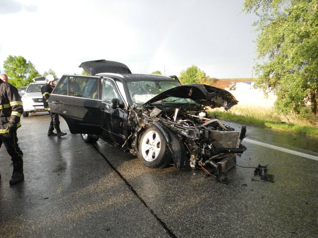 3 Dopravní nehoda 2 OA a NA, Bošilec - 5. 7. 2014 (6).jpg