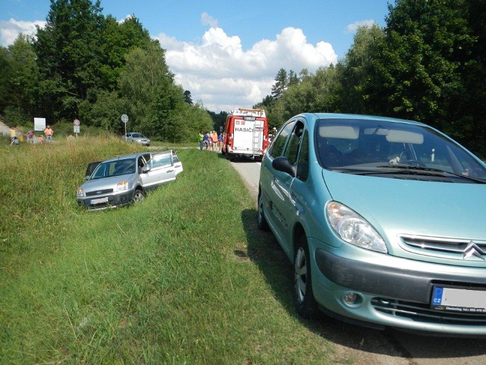 3 Dopravní nehoda 3 OA, Hluboká nad Vltavou - 23. 7. 2014 (1).jpg