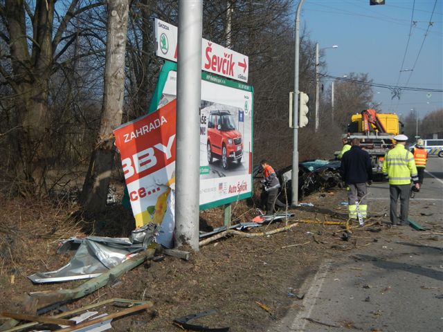 3 Dopravní nehoda OA, České Budějovice - 9. 3. 2014 (4).jpg